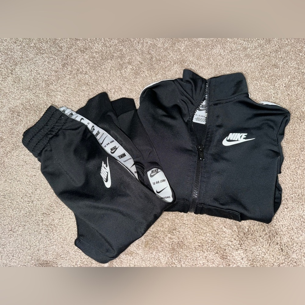 Nike matching set (bottoms / zip up) 3T